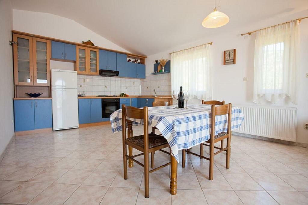 The Ana Apartma Komiza