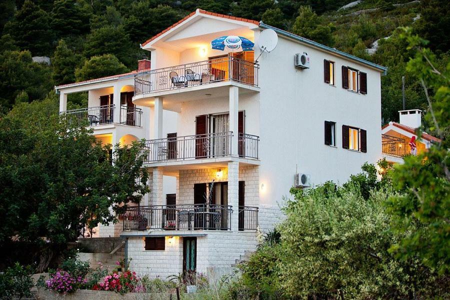 The Ana Apartment Komiza